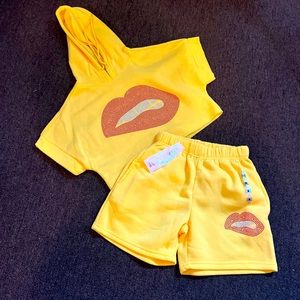 Yellow cropped sweatsuit short set.
